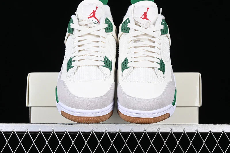 Air Jordan 4 Retro X Nike SB "Pine Green"