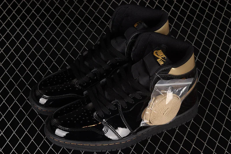 Air Jordan 1 Retro High OG "Black Metallic Gold"