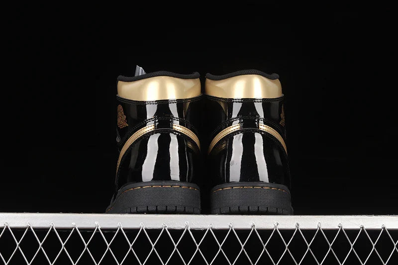Air Jordan 1 Retro High OG "Black Metallic Gold"