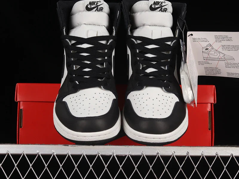 Air Jordan 1 Retro High OG "Black White"